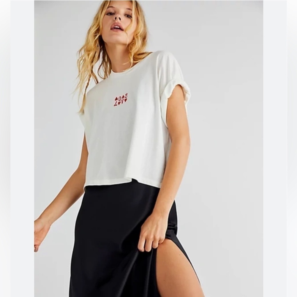 DAYDREAMER Embroidered Love Heart Boxy Crop In Vintage White
